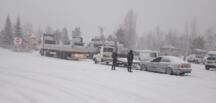 Konya-Antalya Karayolunda yoğun kar yağışı trafiği olumsuz etkiliyor