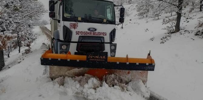 Seydişehir belediyesi kar temizleme çalışmalarını aralıksız sürdürüyor