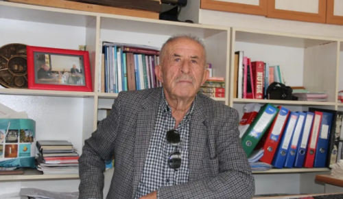 81 yaşındaki Muzaffer Sarıkaya 60 yıllık sanat hayatıyla hâlâ sahnelerde