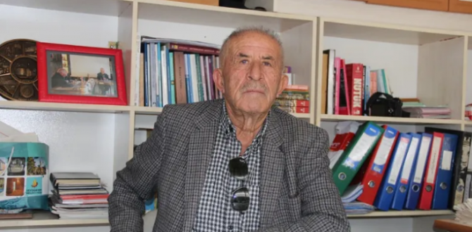 81 yaşındaki Muzaffer Sarıkaya 60 yıllık sanat hayatıyla hâlâ sahnelerde