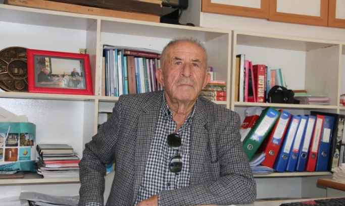 81 yaşındaki Muzaffer Sarıkaya 60 yıllık sanat hayatıyla hâlâ sahnelerde