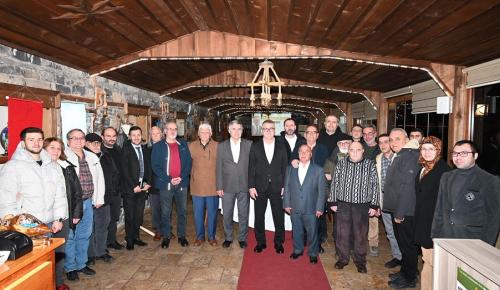 Başkan Ustaoğlu gazetecilerle aynı sofrada buluştu