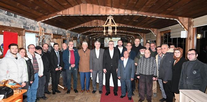 Başkan Ustaoğlu gazetecilerle aynı sofrada buluştu